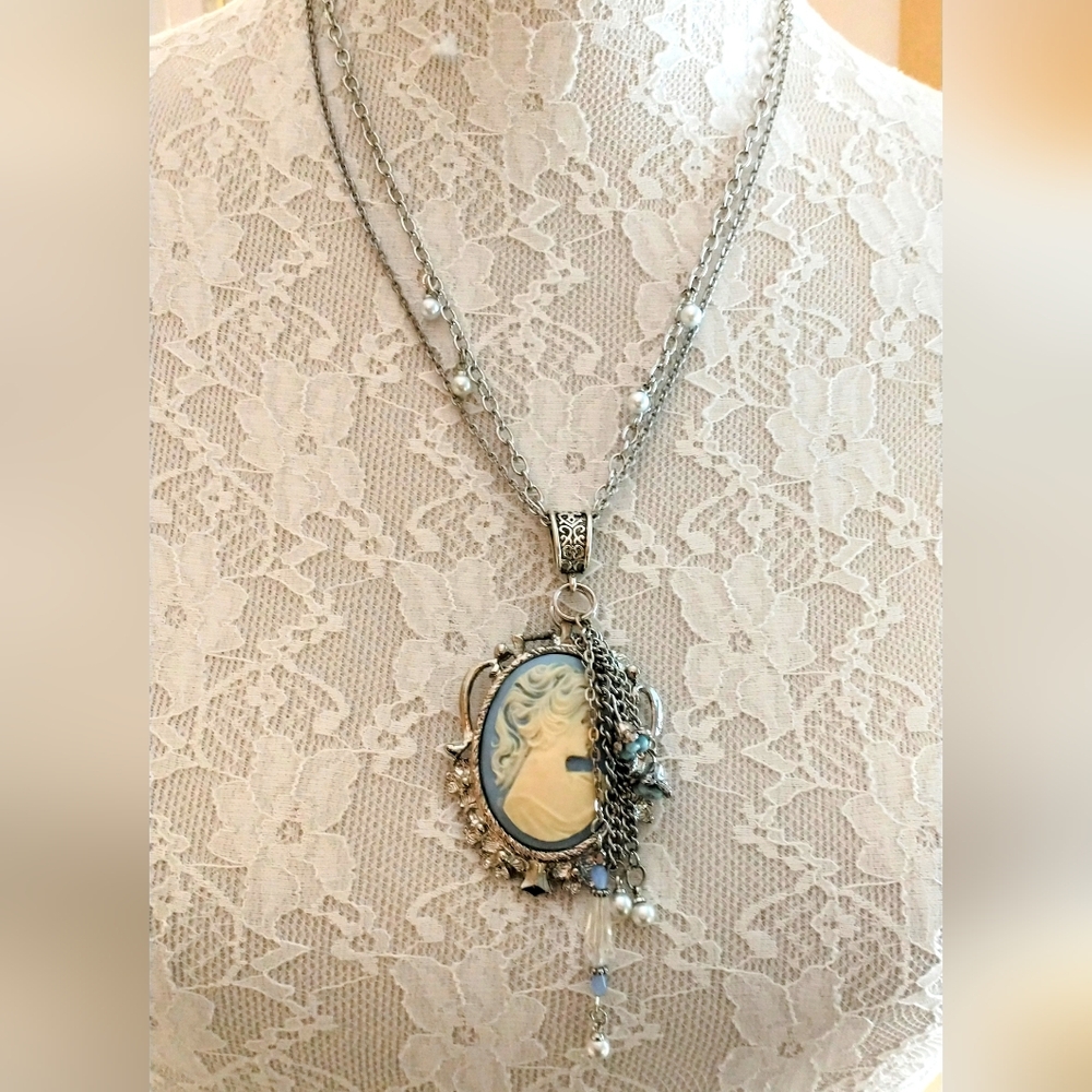 Elegant Silver Cameo Pendant Necklace